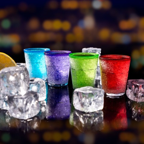 Nietopniejące kieliszki lodowe dla niego chłopaka