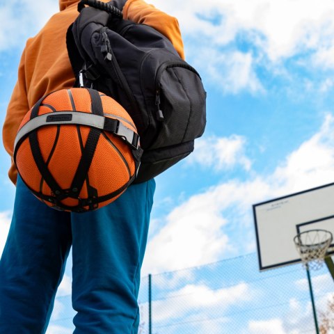 Uchwyt na piłkę Sprintigo - czarny - prezent dla młodego sportowca