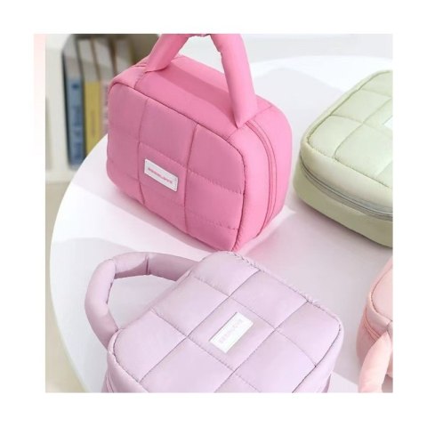 Kosmetyczka damska pikowana kuferek z rączką 21 x 17 x 8 cm KS139FIO