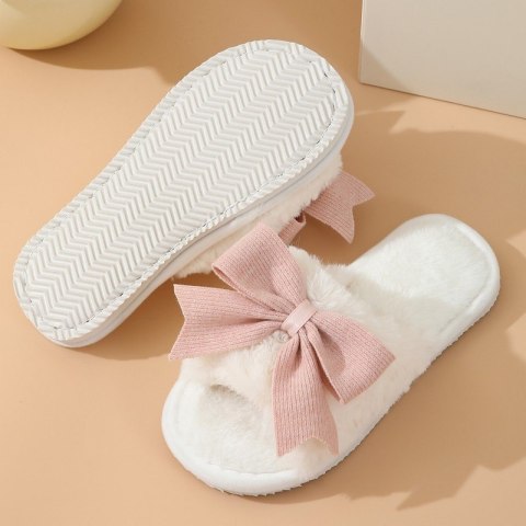 Ciepłe kapcie z kokardą ocieplane, antypoślizgowe PAN06R39, rozmiar 39