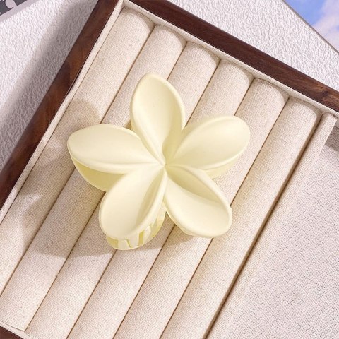 Spinka do włosów klamra XL kwiat matowy masełkowy, kremowy 7,5 x 8cm SP426