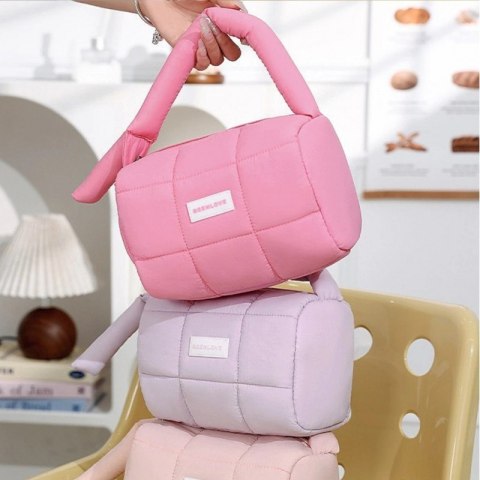 Kosmetyczka damska pikowana kuferek z rączką 18,5 x 12,5 x 13 cm KS140FIO