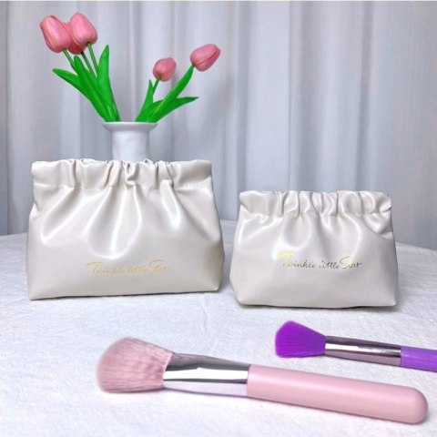 Kosmetyczka, saszetka na kosmetyki, wkładki, ekoskóra rozm M 16x12cm KS145B