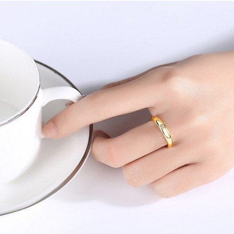 Pierścionek stal chirurgiczna platerowana złotem regulowany, z cyrkoniami R6, PST950