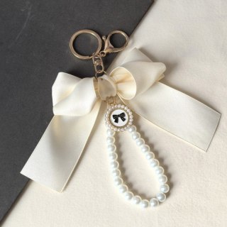 Brelok do kluczy z kremową KOKARDĄ i perłami BRL362K