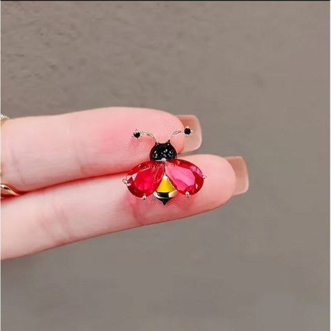 Broszka ozdobna Pins - czerwony Owad BZ230