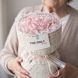 Bukiet zapachowych kwiatów mydlanych w pudełku na prezent, świecące LED BUK22