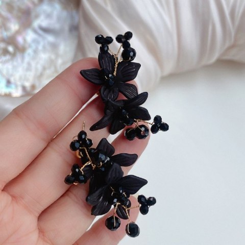 Kolczyki wiszące, efektowne czarne kwiaty, kryształki K1733