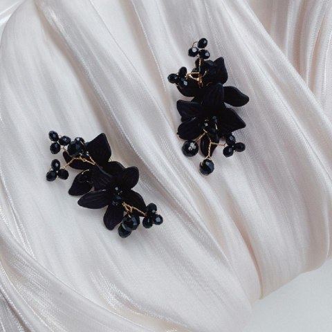 Kolczyki wiszące, efektowne czarne kwiaty, kryształki K1733