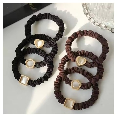 Zestaw frotek gumek 6w1 na plakietce, czarne i brązowe z masa perłową GUM187