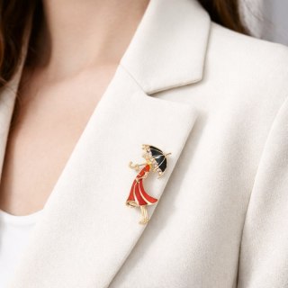 Broszka ozdobna delikatna, Kobieta w czerwonej sukience z parasolką BZ237