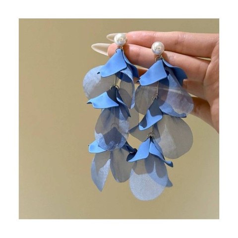 Kolczyki wiszące, efektowne tiulowe niebieskie z perełkami, sztyft K1725