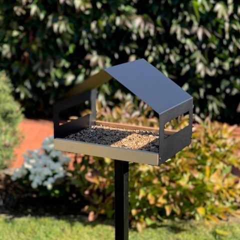 Nowoczesny karmnik, domek dla ptaków, duży metalowy, drewniana podstawa PT06